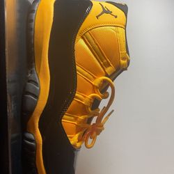 Air Jordan 11 “ Black/Yellow “ size 11