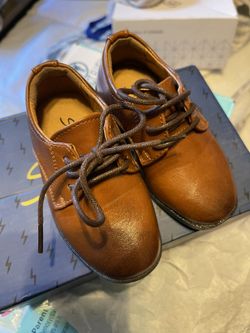 4c Boy Dressing Shoes