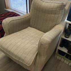 Free Good Quality Arm Chair With Ottoman