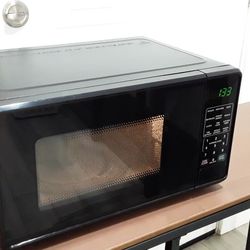 Microwave Small Size 700 Watts 