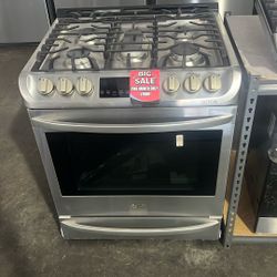 LG 30” Dual Fuel Range — Stainless steel