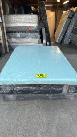 Queen size mattress, and boxspring Tempur Pedic