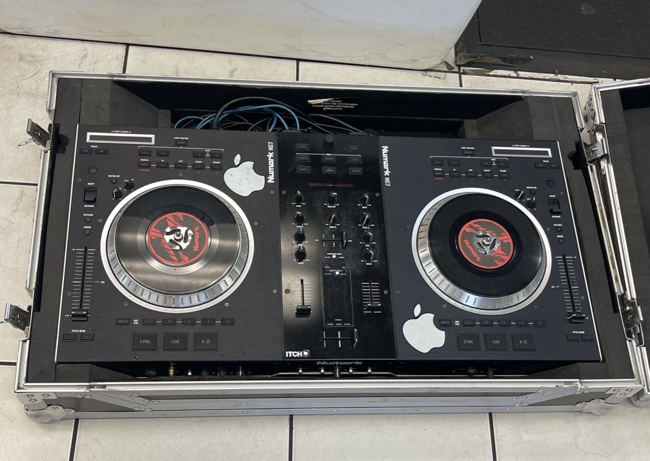 Numark NS7 Dj Controller Digital Turntable Mixer With Road Case