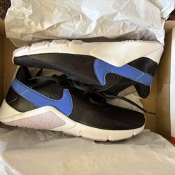Nike Legend Essential 2 For Women Size 8