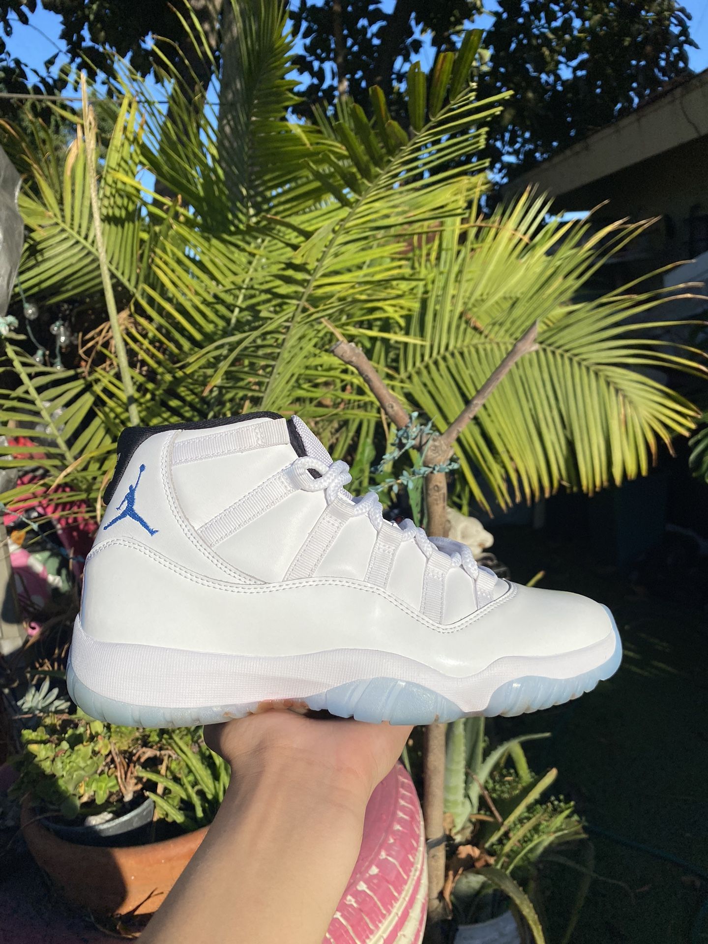 Jordan 11 Legend Blue