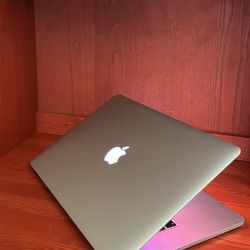Apple MacBook Pro 15” Retina I7/16GB/500GB SSD $300