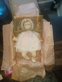 Madane Alexander Mary Mine Porcelain Doll