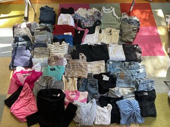 HUGE LOT WOMENS CLOTHES: Amazing Deal