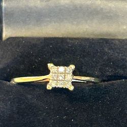 10 K Yellow Gold Diamond Ring 