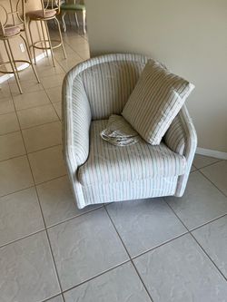 2 Swivel Chairs