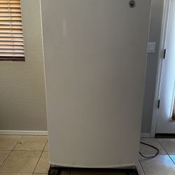 16 ft.³ whirlpool Upright freezer