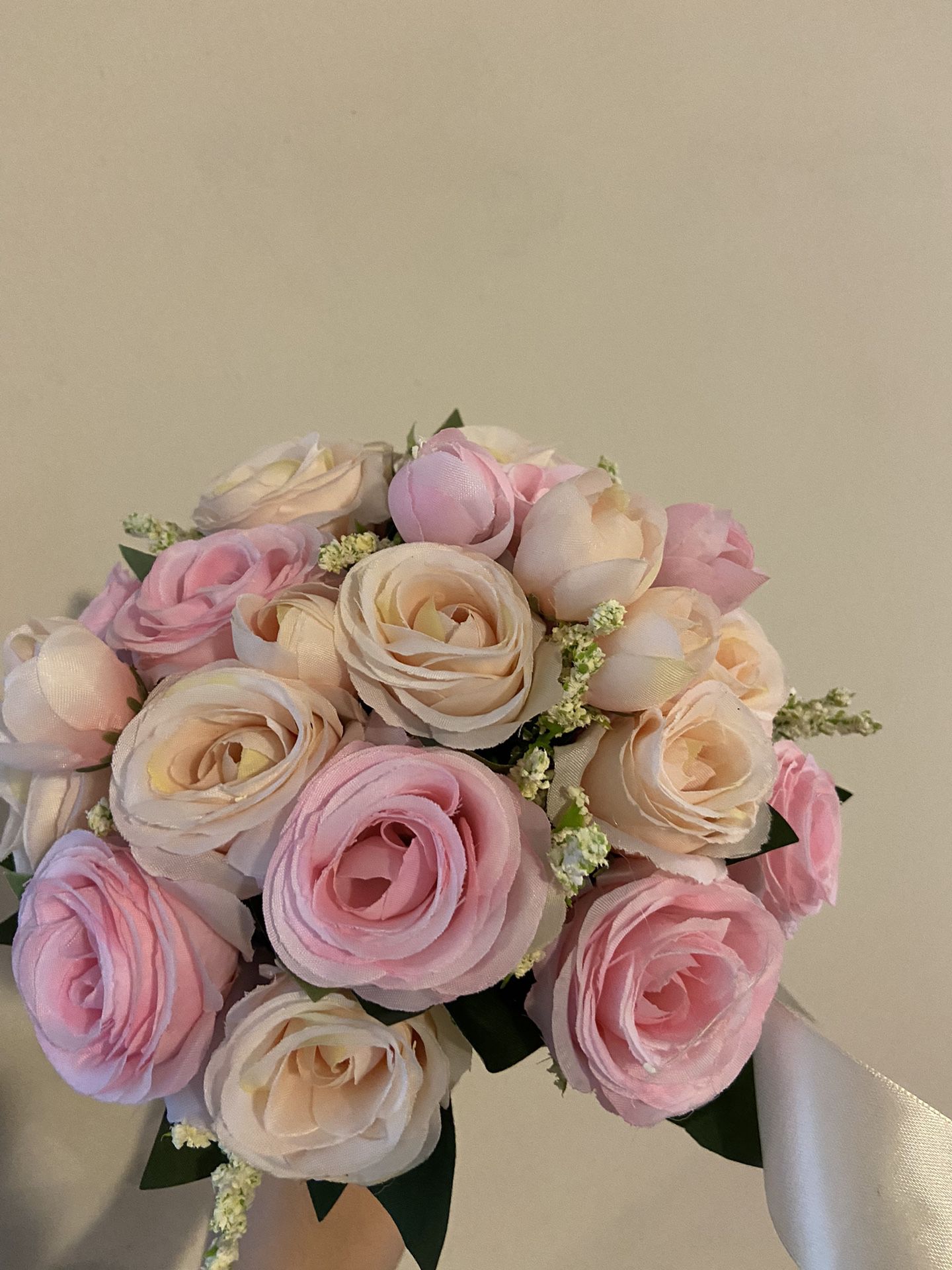 Holding Flowers Artificial Natural Rose Wedding Bouquet with Silk Satin Ribbon Pink White Champagne Bridesmaid Bridal Party The diameter of the top of