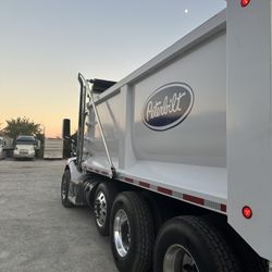 Perterbilt 579 Year 2022