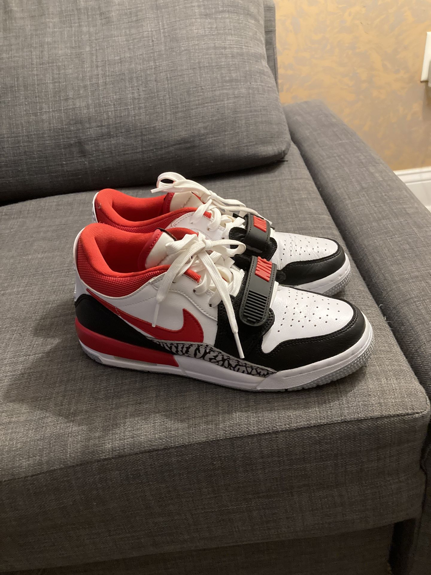 Nike Air Jordan Legacy 312 Low White red Kids 6.5