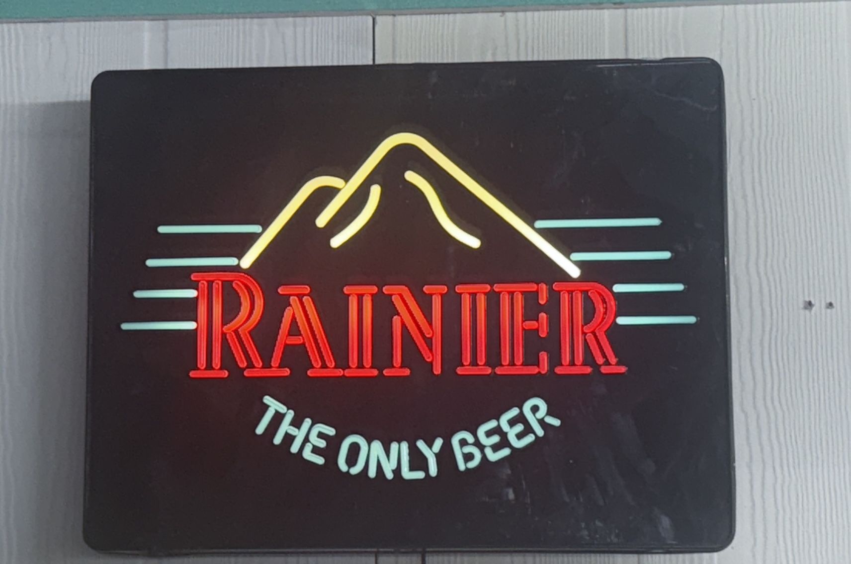 Vintage Rainier Beer Lighted Sign – WORKS!