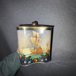 Vintage tin. Columbus ships  Tight seal lid