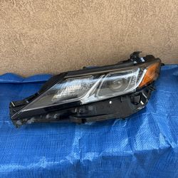 Oem Toyota Camry Headlight Driver Side 2018-19