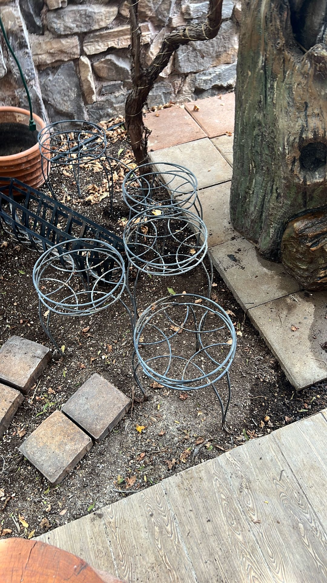 Metal Plant Stand  And Planer Pots  Free