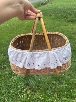 Large Picnic Basket for 2/ Camping and Spring Outing