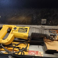 DeWalt DW304 Corded Reciprocating Saw w/ Case & Blades