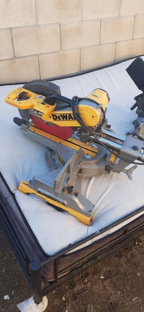 Dewalt  Mitter Saw 12 Inch Blade & Power Saw