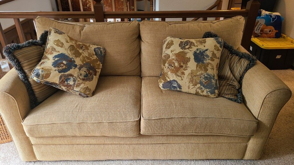 Lazy Boy Pull Out Sofa for Sale in Bellevue, WA OfferUp