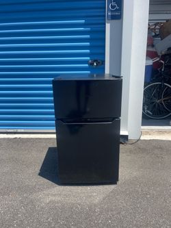 Refrigerator $100