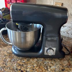 Pampered chef Stand Mixer With Pasta Attachments