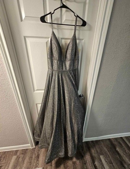 β¨ Beautiful Silver Sparkling Prom Dress β Never Worn β¨