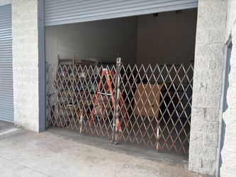 Commercial Grade Heavy Duty Folding Security Scissor Gate