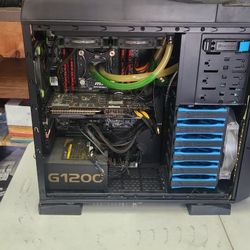 Computer Case W Power Supply