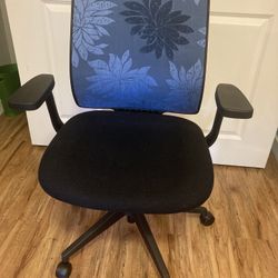 Comfy & Pretty Office Chair! 