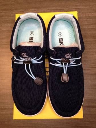 SKONI golf and casual slip on shoes. Women Size 8. Navy.

