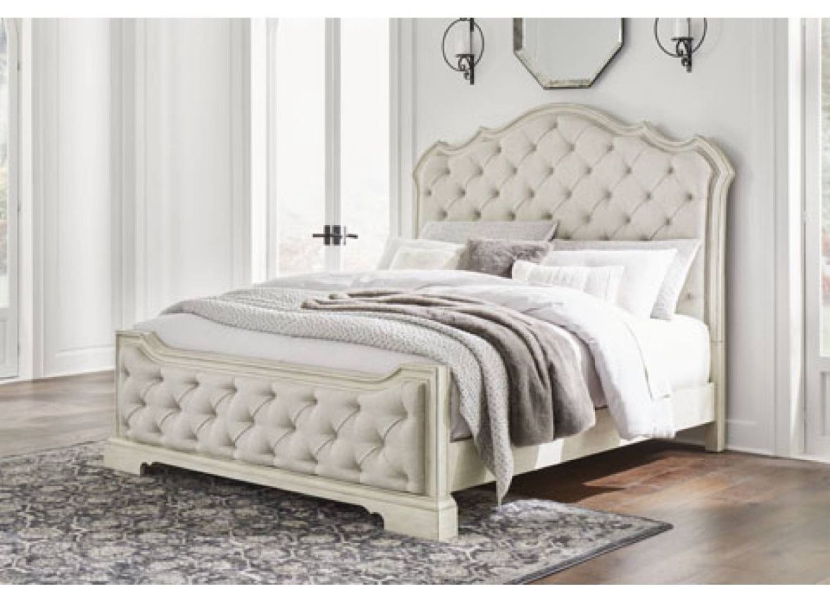 Queen Bed, Dresser w/Mirror