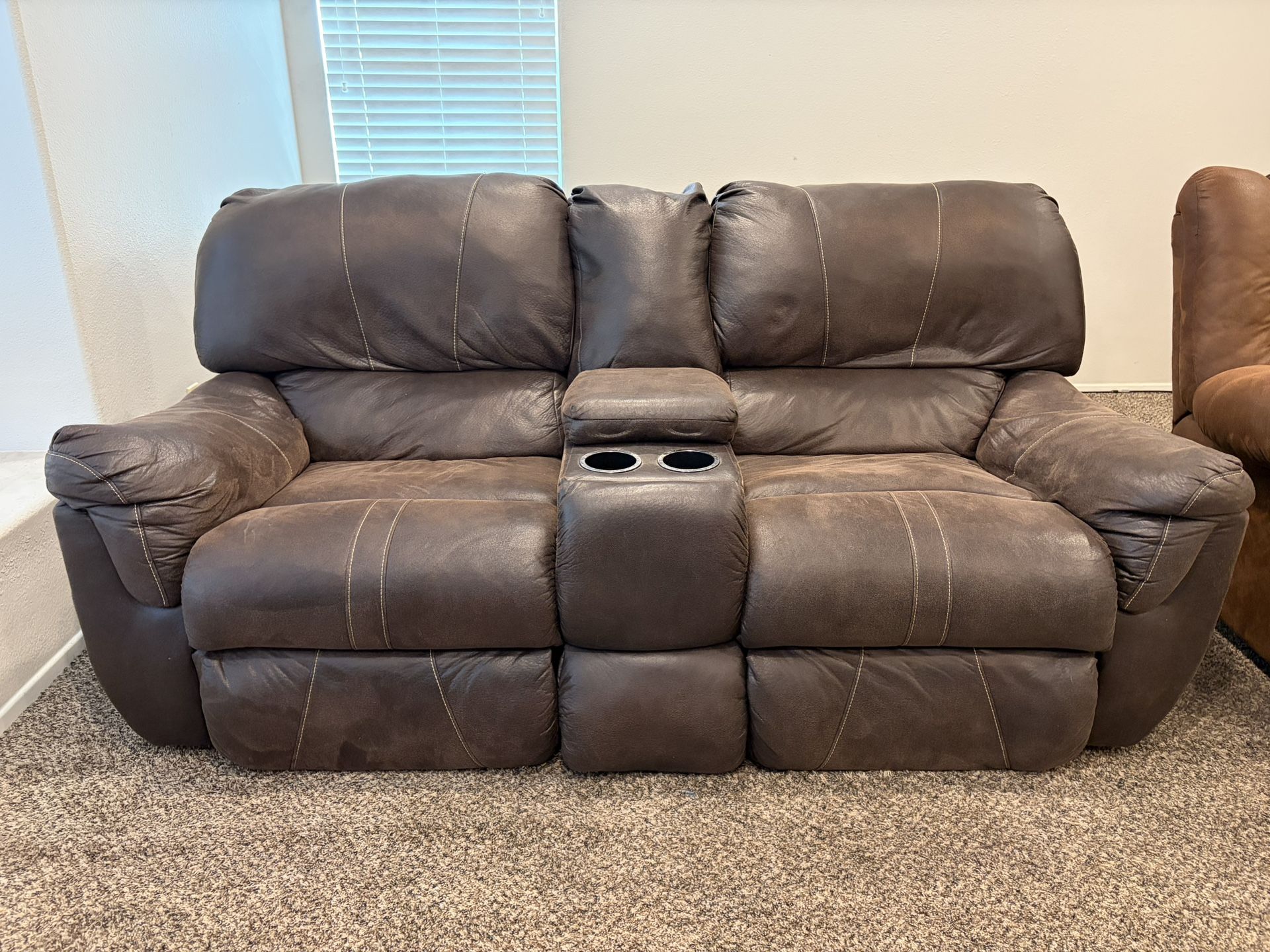 Couch With Recliner And Built In Cup Holders