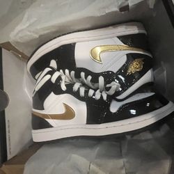 Air Jordan 1 Mid SE Size 8.5 