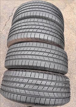 205/55/16 Michelin Selling a set of 4 tires in excellent condition 🫡