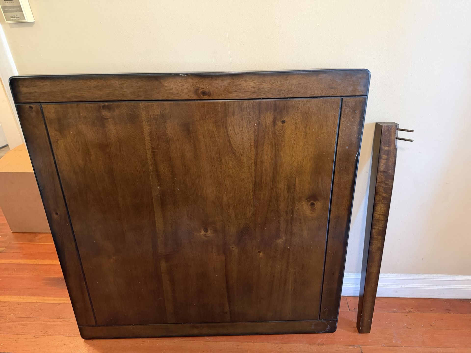 42”x42” Dinning With 4 Chairs