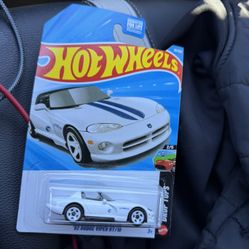 Hot Wheels Treasure Hunt 92 Dodge Viper RT /10