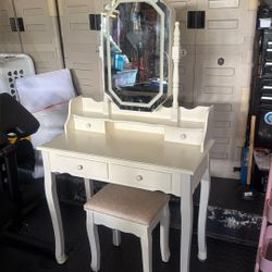 Vanity with Jewelry Compartment & Light Up Mirror 