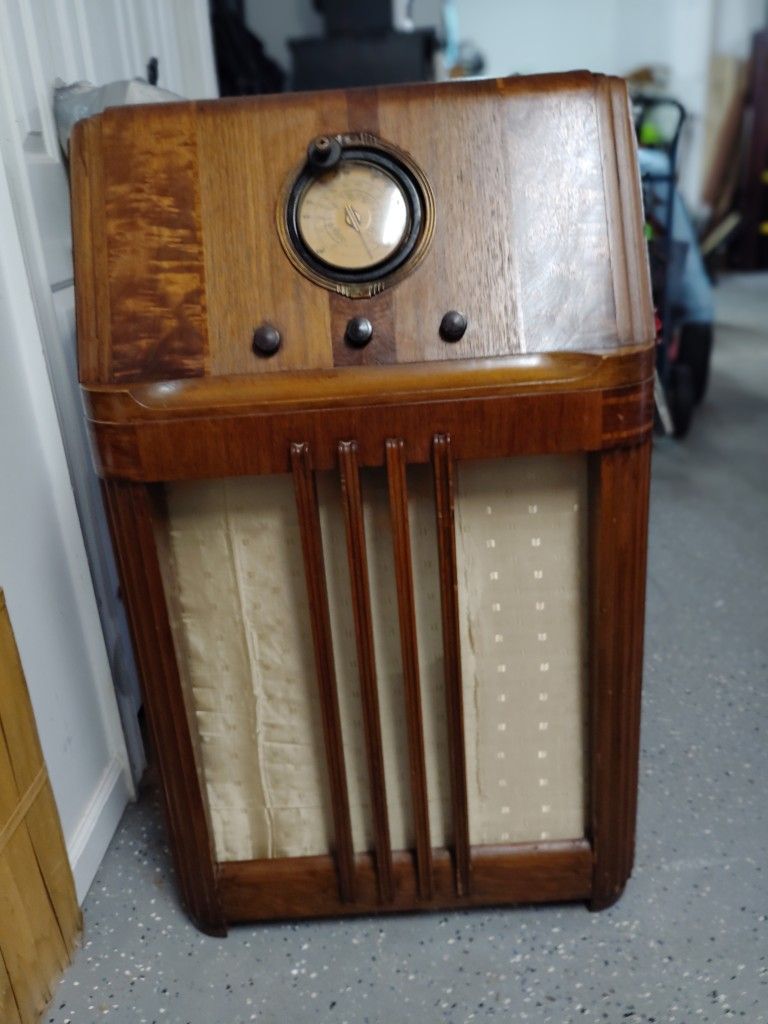 1938 Philco World Band Cabinet Radio