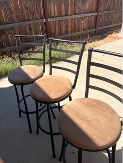 Set of 3 Metal Bar Stools with Cushioned Seats