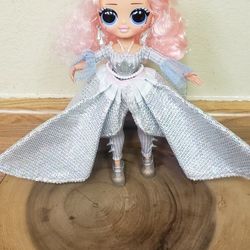 MGA Entertainment LOL Surprise Winter Disco OMG Crystal Star Fashion Doll
