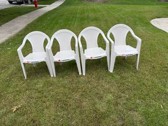 Set of 4 White Plastic Outdoor Chairs