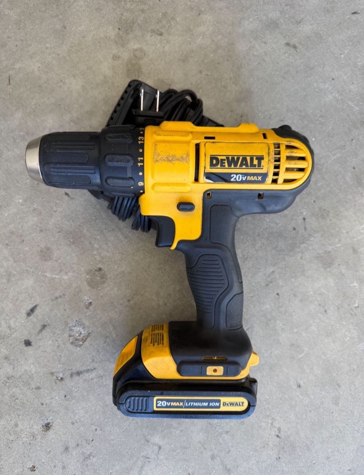 Dewalt 20v Max Drill With Battery And Charger 