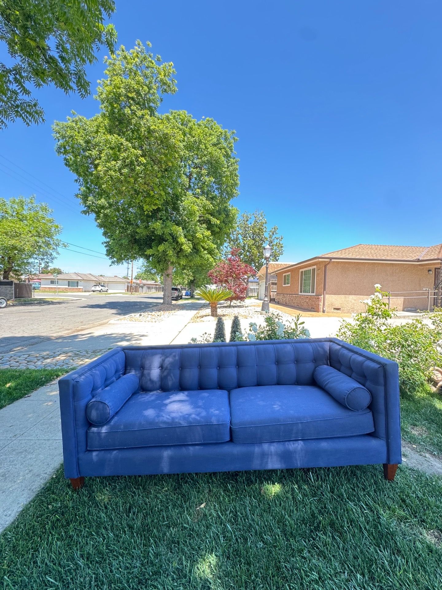 200$$ beautiful ๐ couch (FREE DELIVERY