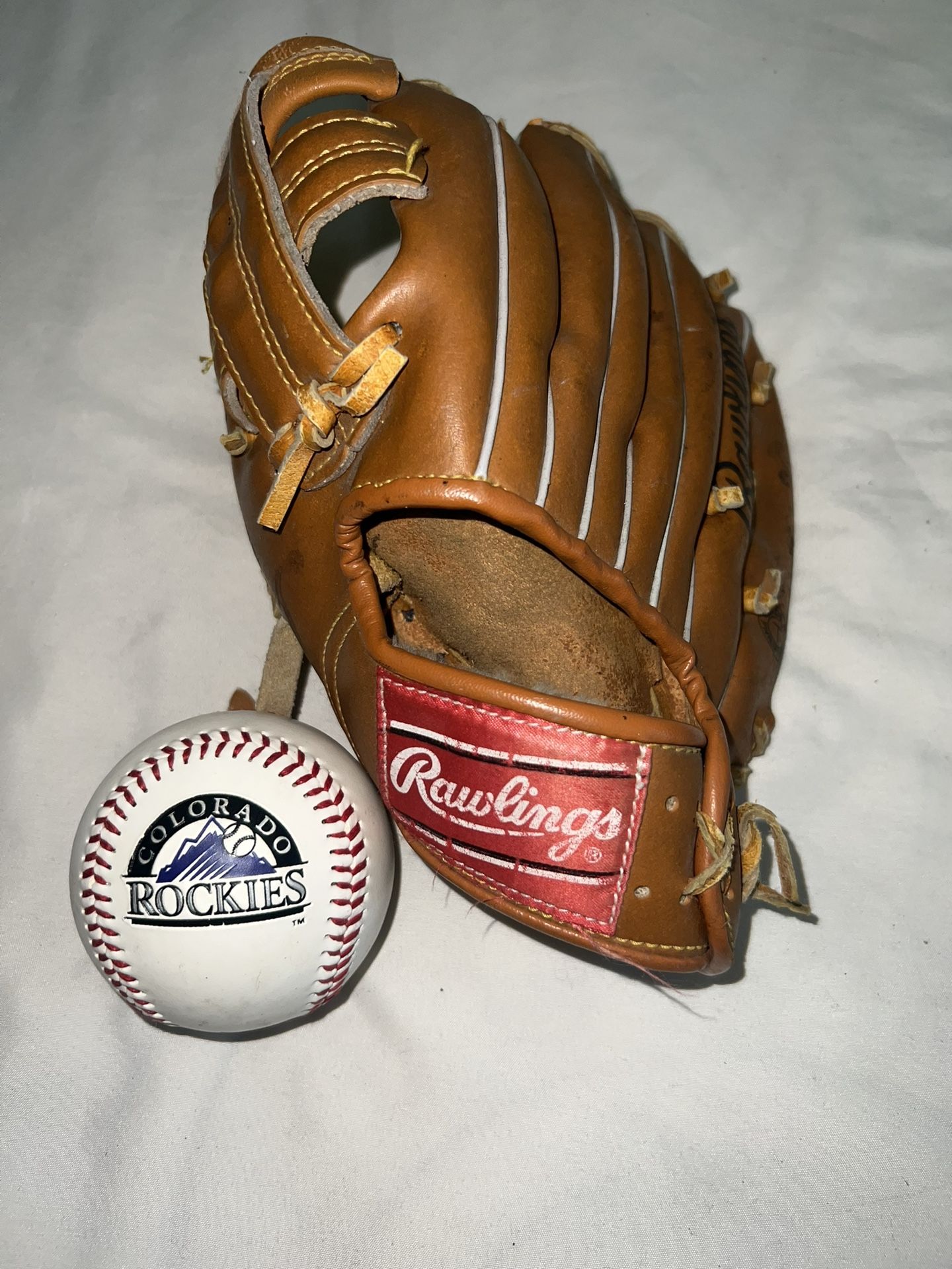 Rawlings Baseball Glove With Baseball