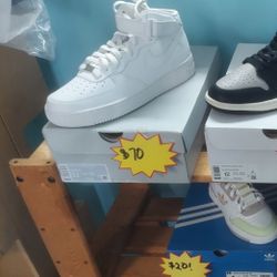 Air Force One 07 Mid, 9.5M, New In Box, Authentic 100%