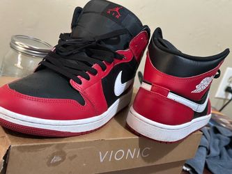 Air Jordan 1 Mid Chicago Black Toe