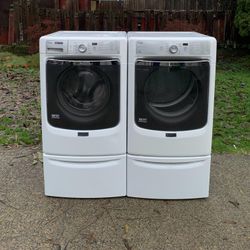 MAYTAG MAXIMA WASHER AND DRYER SET. 